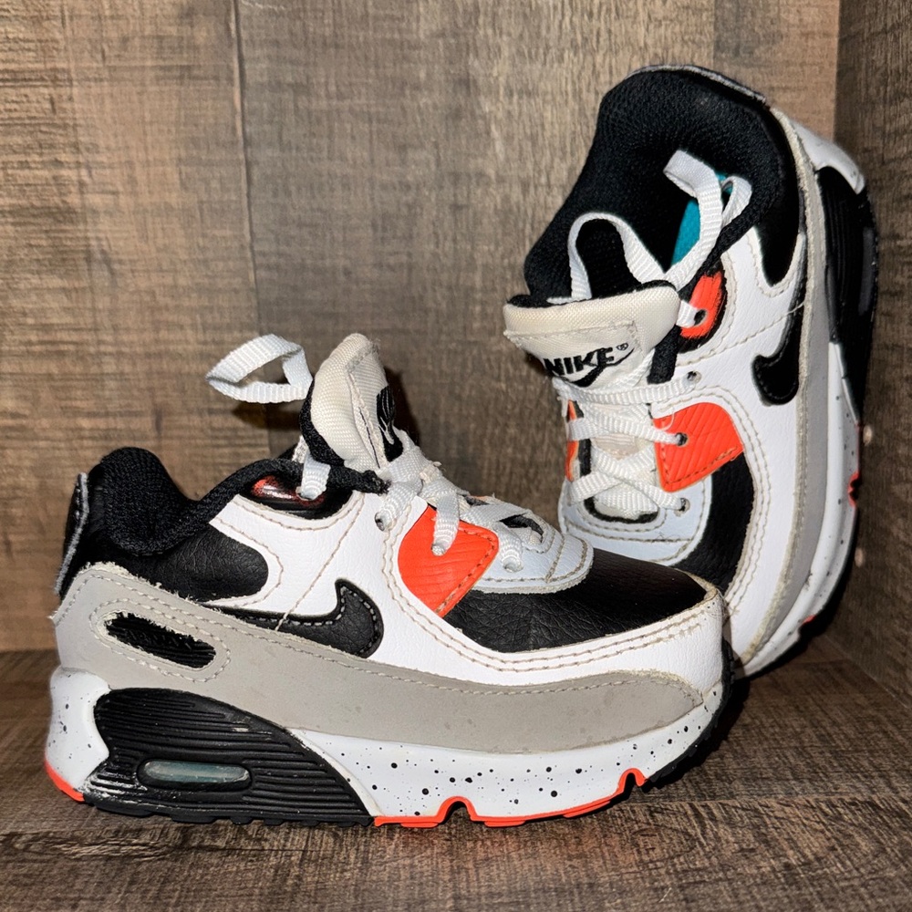 Nike Kids' White, Black, and Orange Sneakers-size 5